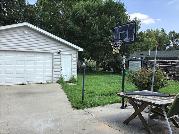4th image of 4486 Lake Dr