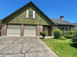 3320 Old Castle Ln, Orange, TX 77630