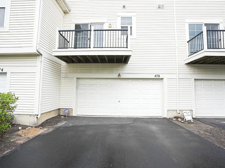470 Grosvenor Ln #470 — Photo 17