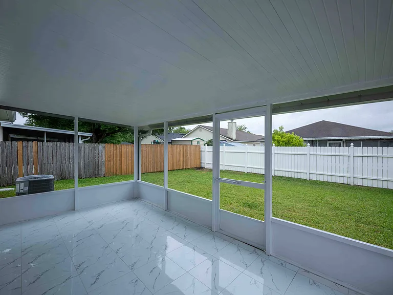 6920 Playpark Trl — Photo 11