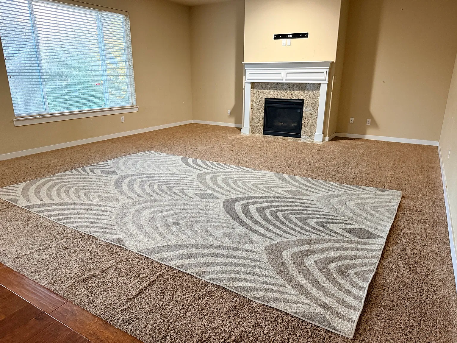4 bed, 2.5 bath, 2210 sqft, $4,000 — Photo 2