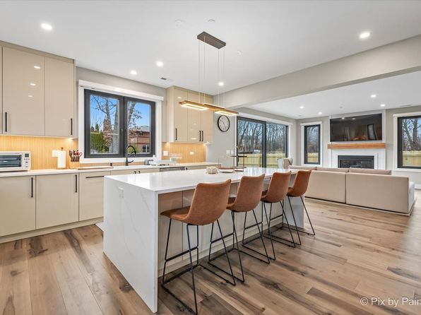 148 Oak St, Lake Zurich, IL 60047