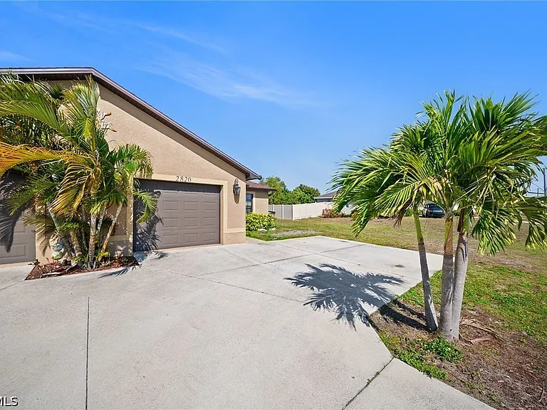 2820 SW 7th Pl — Photo 3