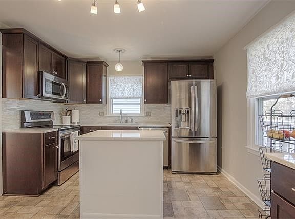 5th image of 8916 W 95th Ter