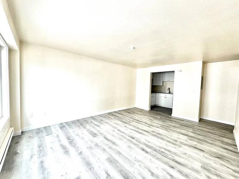 Maverick Apartments — Photo 23