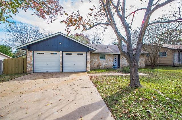 1st image of 10203 Oak Hollow Cir