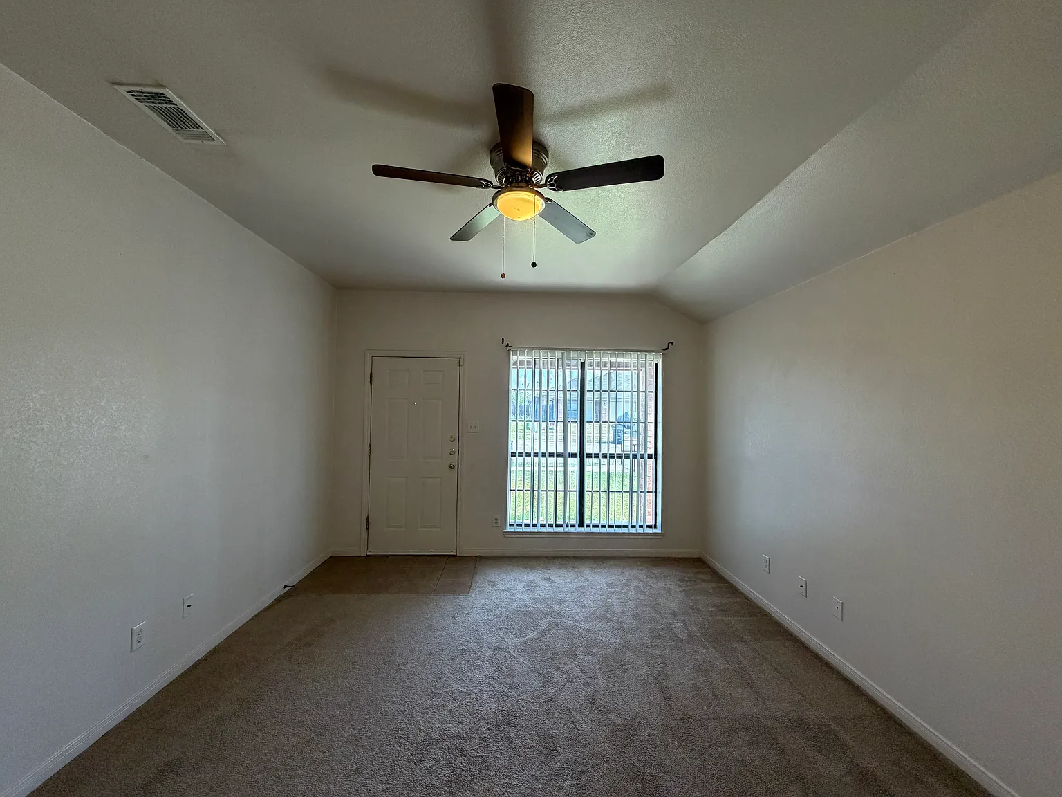 3 bed, 1241 sqft, $1,195 — Photo 3