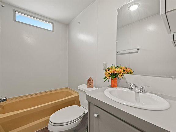 5th image of 21528 Cedar Ln #A