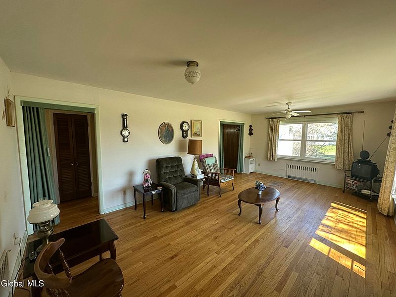 3rd image of 427 Ridge Road