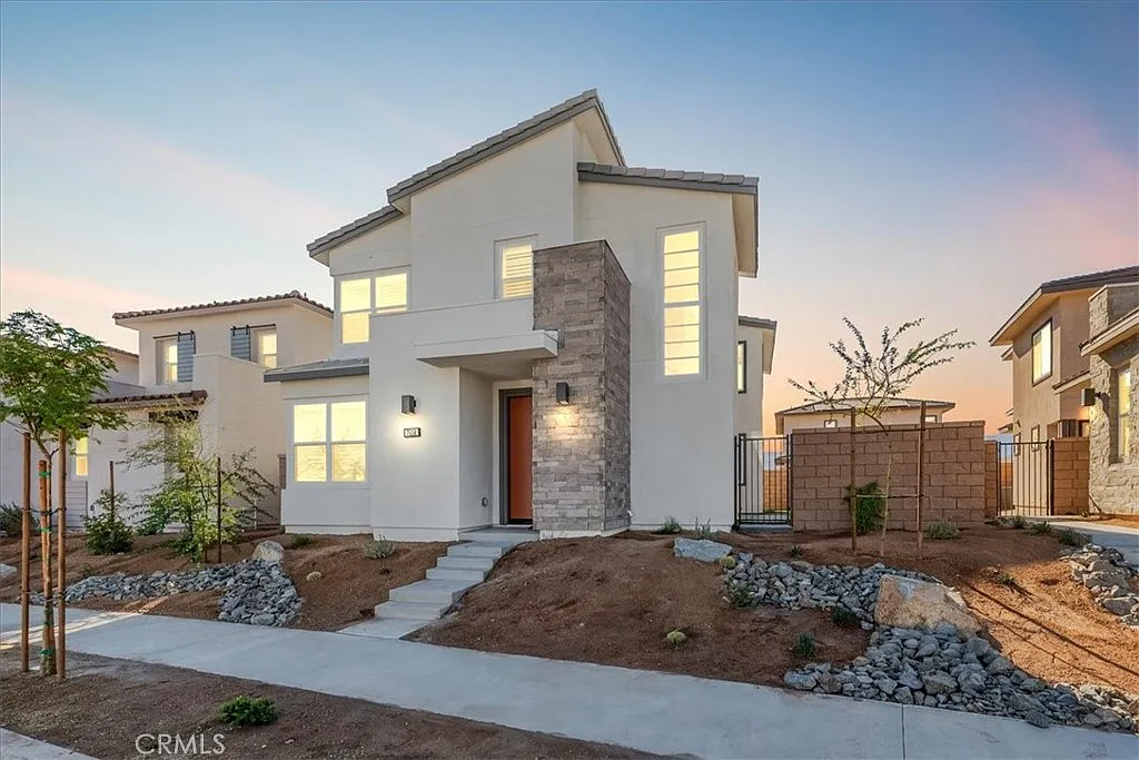 4 bed, 2365 sqft, $4,400 — Photo 1