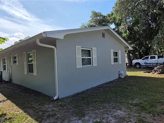 4th image of 3639 SW 19th St