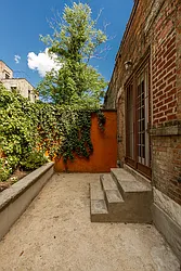 Rented by Dixon Advisory USA Inc.