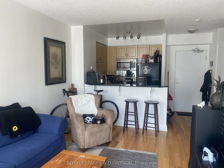 2495 Dundas St W #208 — Photo 2