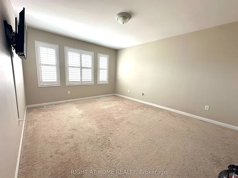 116 Hurst Dr — Photo 38