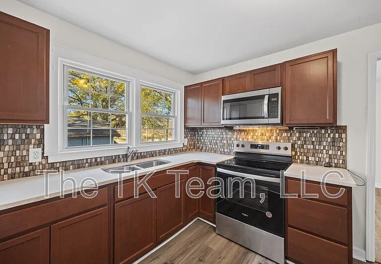 807 N Morris St — Photo 13