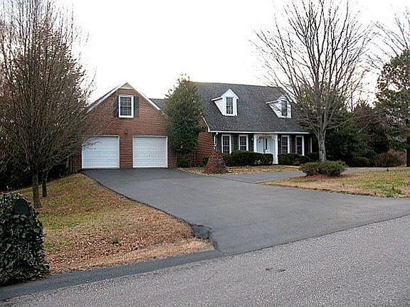 2nd image of 181 Franklin Pl