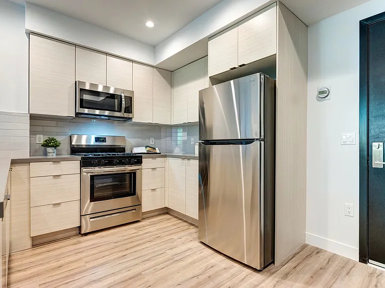 338 N Mariposa Ave — Photo 31