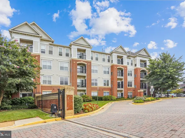 3851 Aristotle Ct APT 318, Fairfax, VA 22030