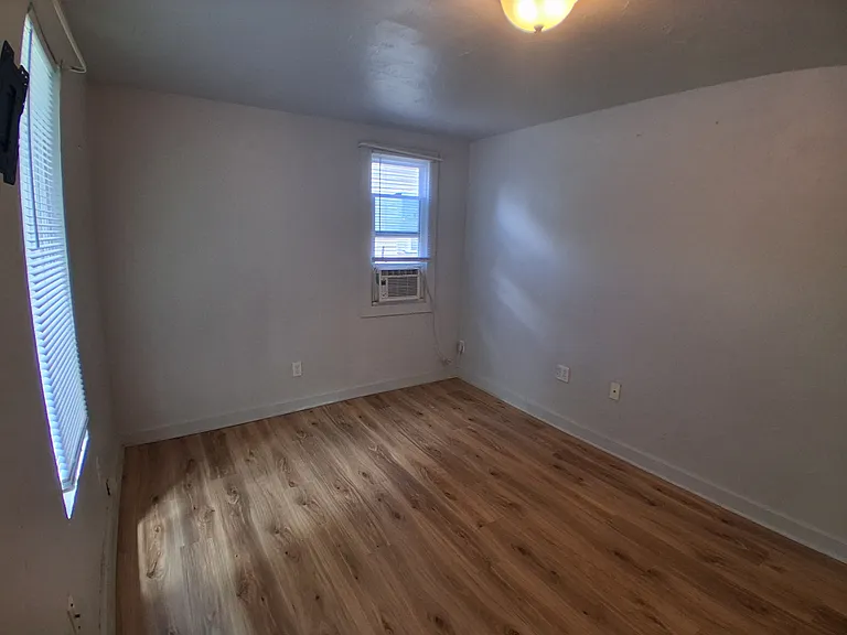 224 1/2 S Lowry St — Photo 7