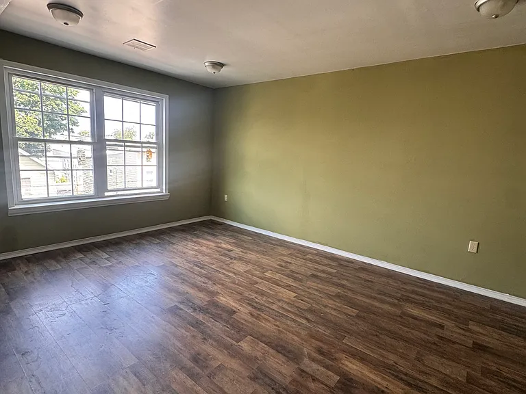 238-240 Maple St #5 — Photo 6