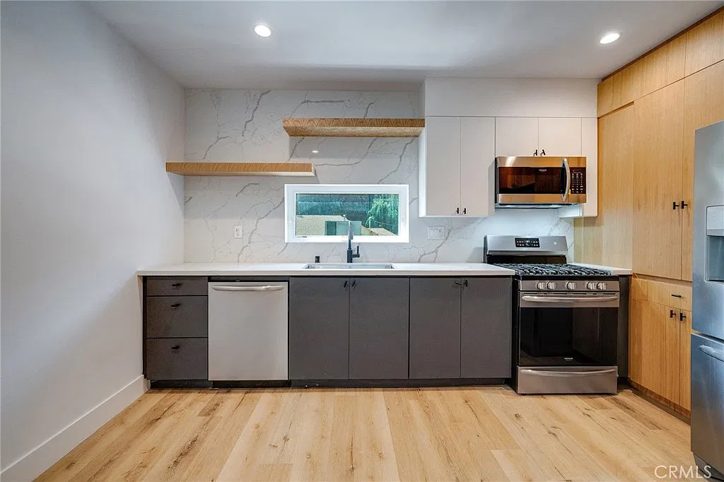 2 bed, 1200 sqft, $3,250 — Photo 1
