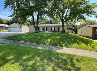 4129 Meadowridge Rd, Evansville, IN 47710