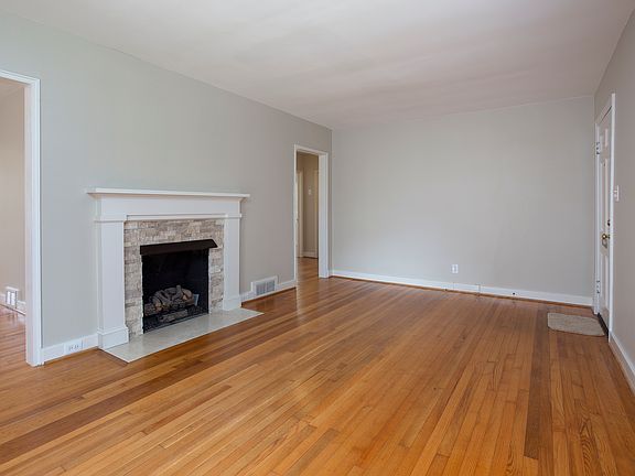5th image of 109 W Newlyn St