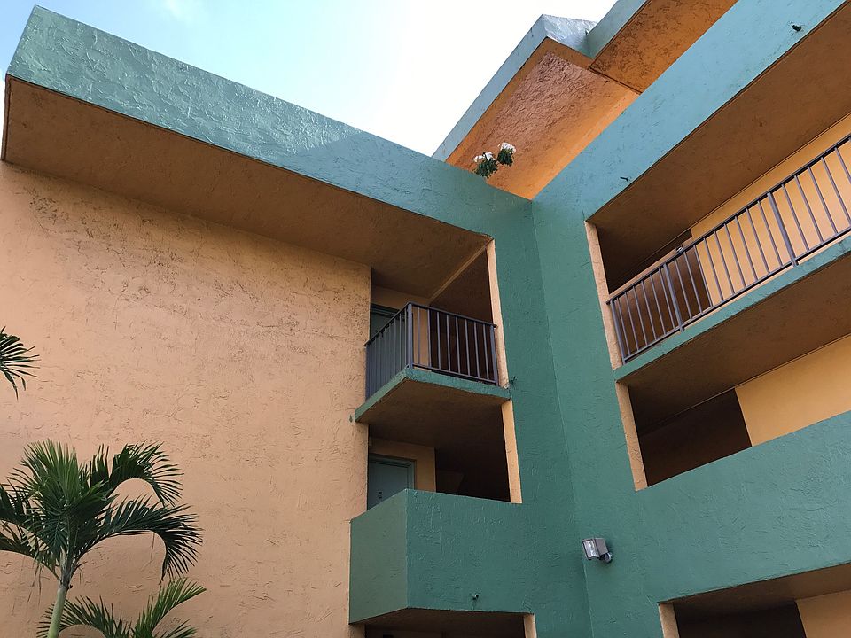 Second floor corner unit