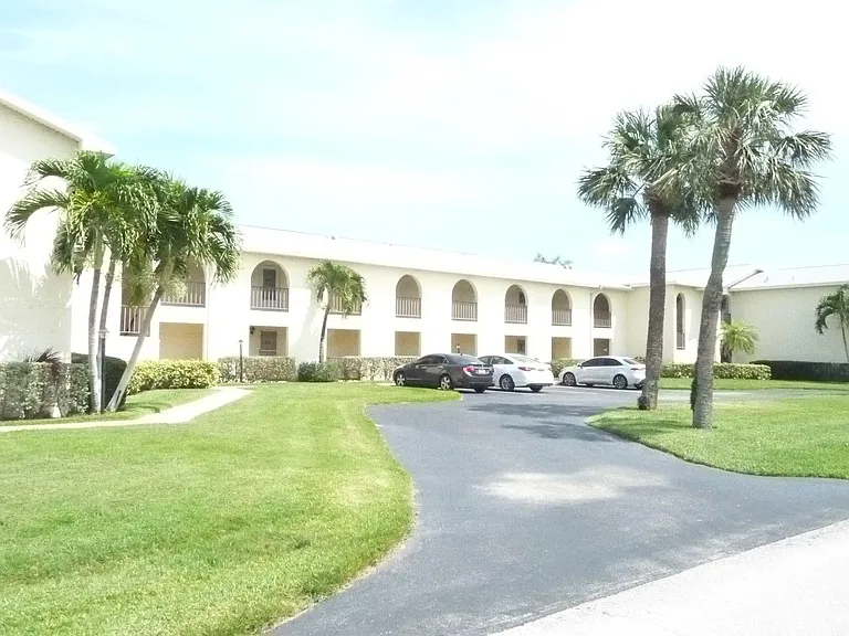 1860 Robalo Dr #105A — Photo 1