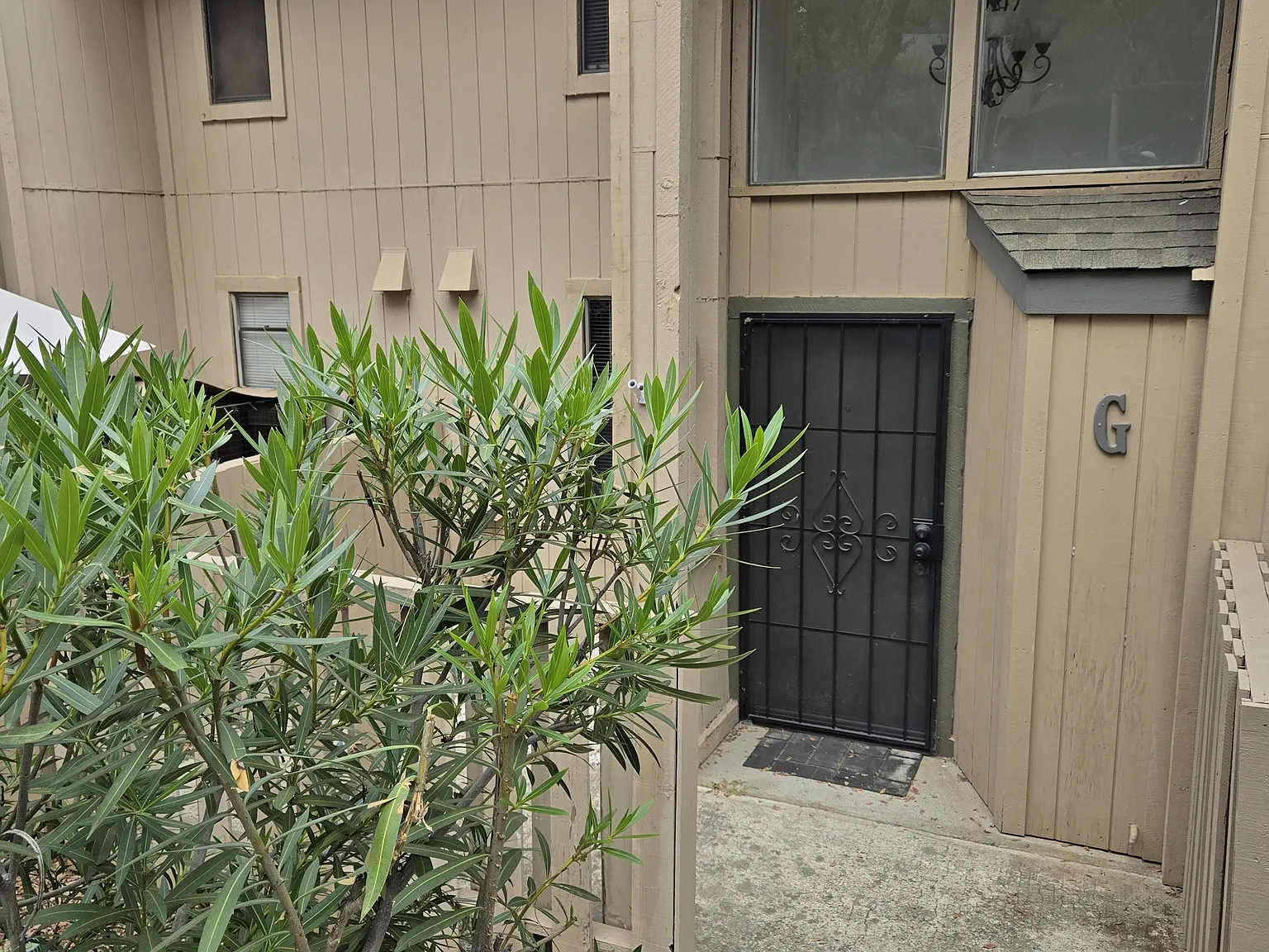 2 bed, 1.5 bath, 905 sqft, $2,300 — Photo 1