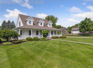 3270 Lakewood Shores Dr, Howell, MI 48843