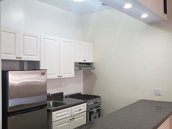 4th image of 505 Columbus Ave APT 3D