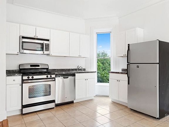 4th image of 293 Grand Ave APT 4R