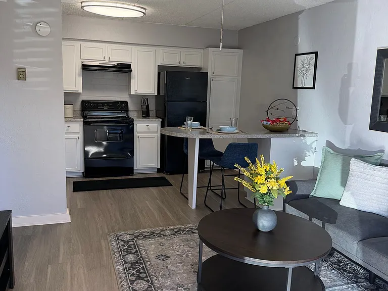 Waters Edge Apartments — Photo 44