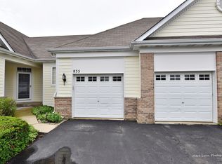 835 Skyline Dr, Batavia, IL 60510