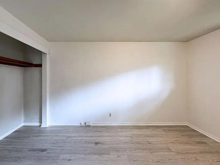 1180 E 37th Ave — Photo 31