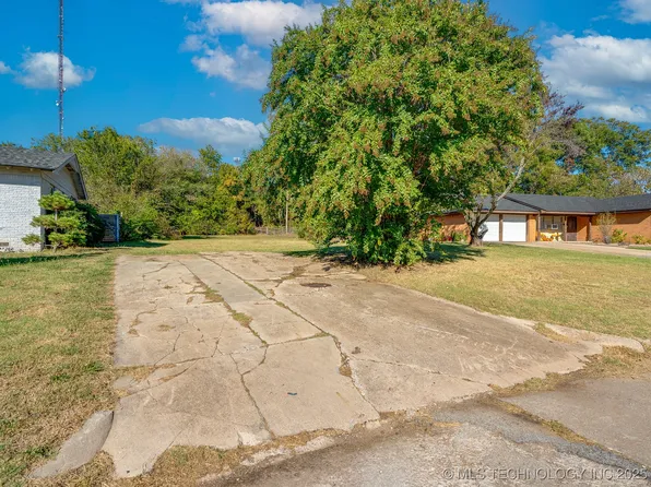 908 W 22nd St, Ada, OK 74820