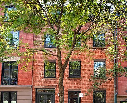 3rd image of 44 Stuyvesant St