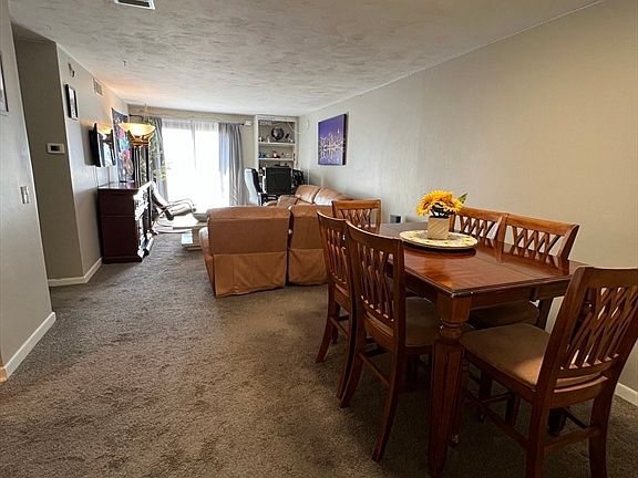 4th image of 176 Maple Ave APT 2-35