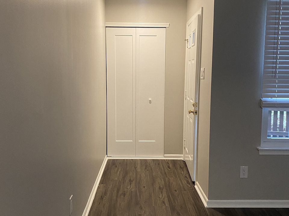 Entrance and coat closet
