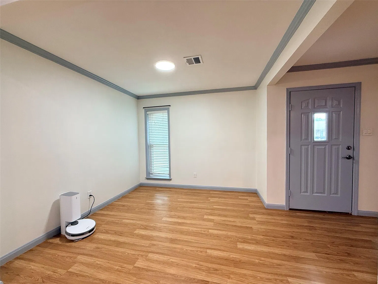 3 bed, 2.0 bath, 1564 sqft, $2,290 — Photo 3