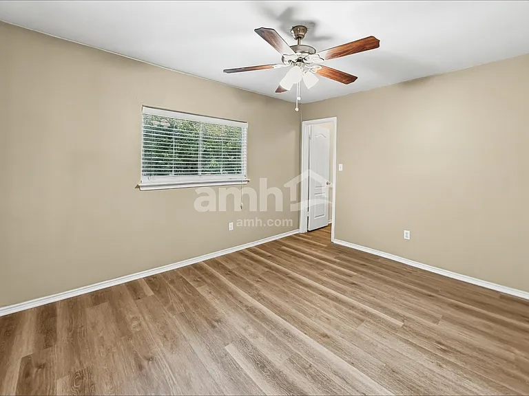 521 Emerald Fields Ln — Photo 15