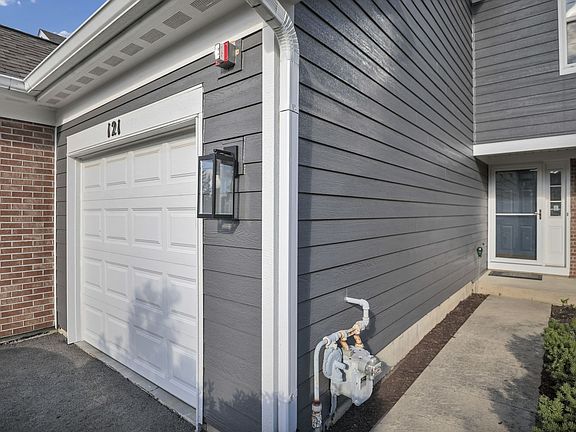 4th image of 121 Portsmouth Ct