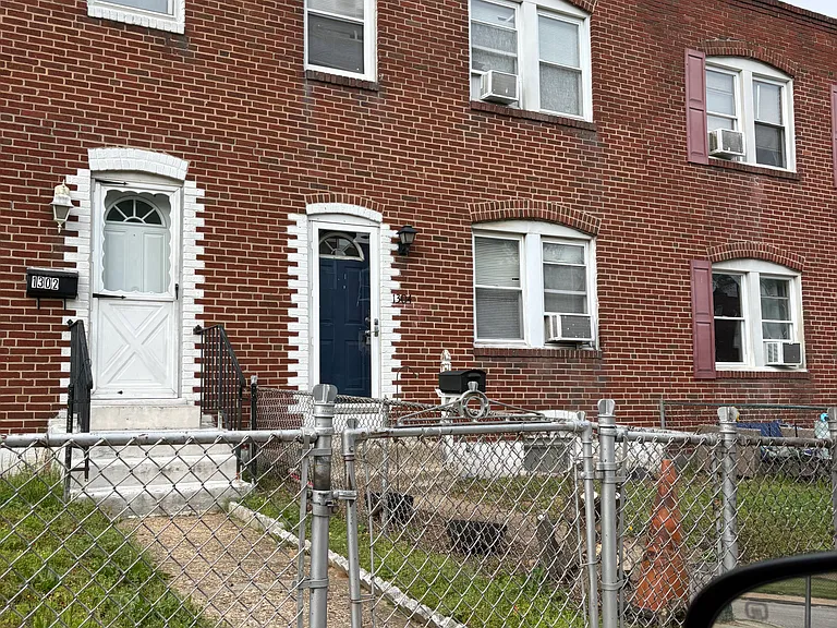 1304 Pontiac Ave — Photo 3