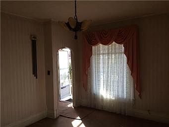 5th image of 430 Barnett Ave
