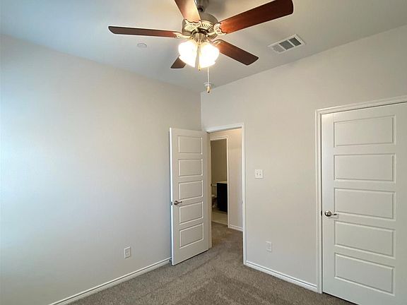 4th image of 2462 Klamath Dr
