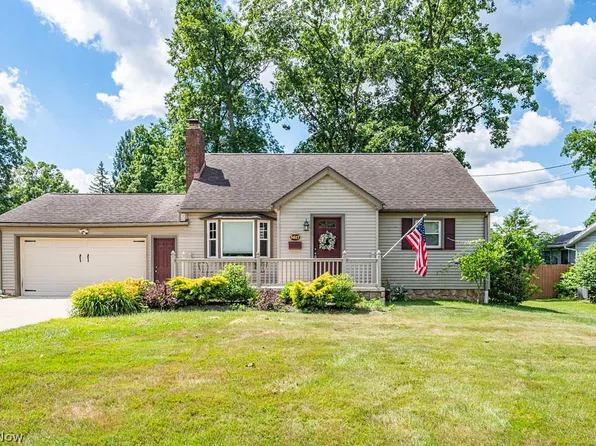 5617 Yorktown Ln, Youngstown, OH 44515