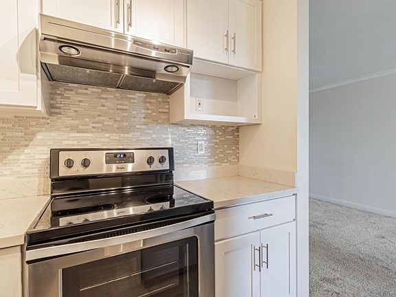 5th image of 1614 Hudson St APT 318
