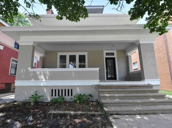 1027 N University St, Peoria, IL 61606