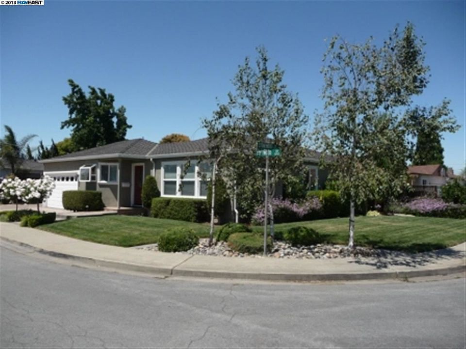 1st image of 4765 Driftwood Dr